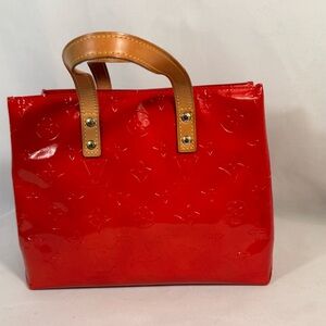 Louis Vuitton Red Vernis embossed monogram‎ EUC